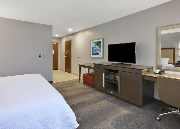 Hampton Inn By Hilton Detroit Dearborn, Mi
