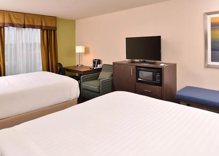 Holiday Inn Express & Suites Dearborn Sw - Detroit Area By Ihg